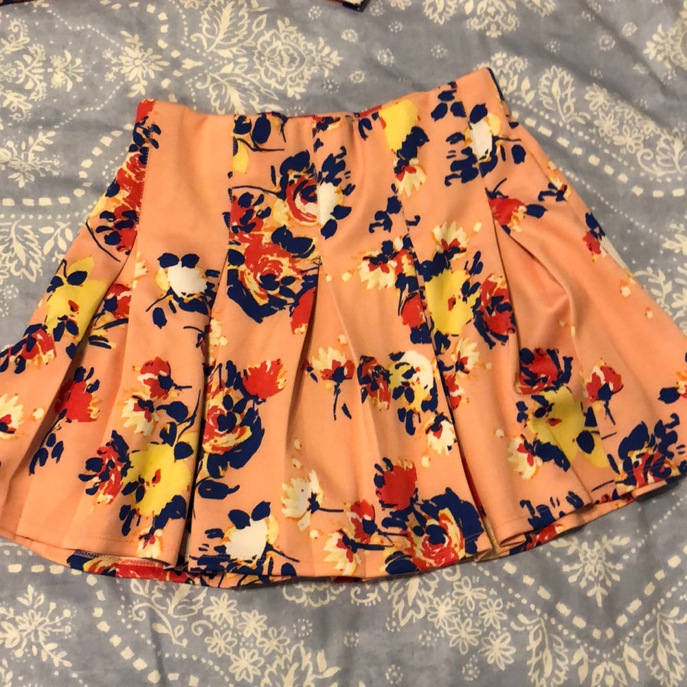 Two Piece - Picture 4 of 4
